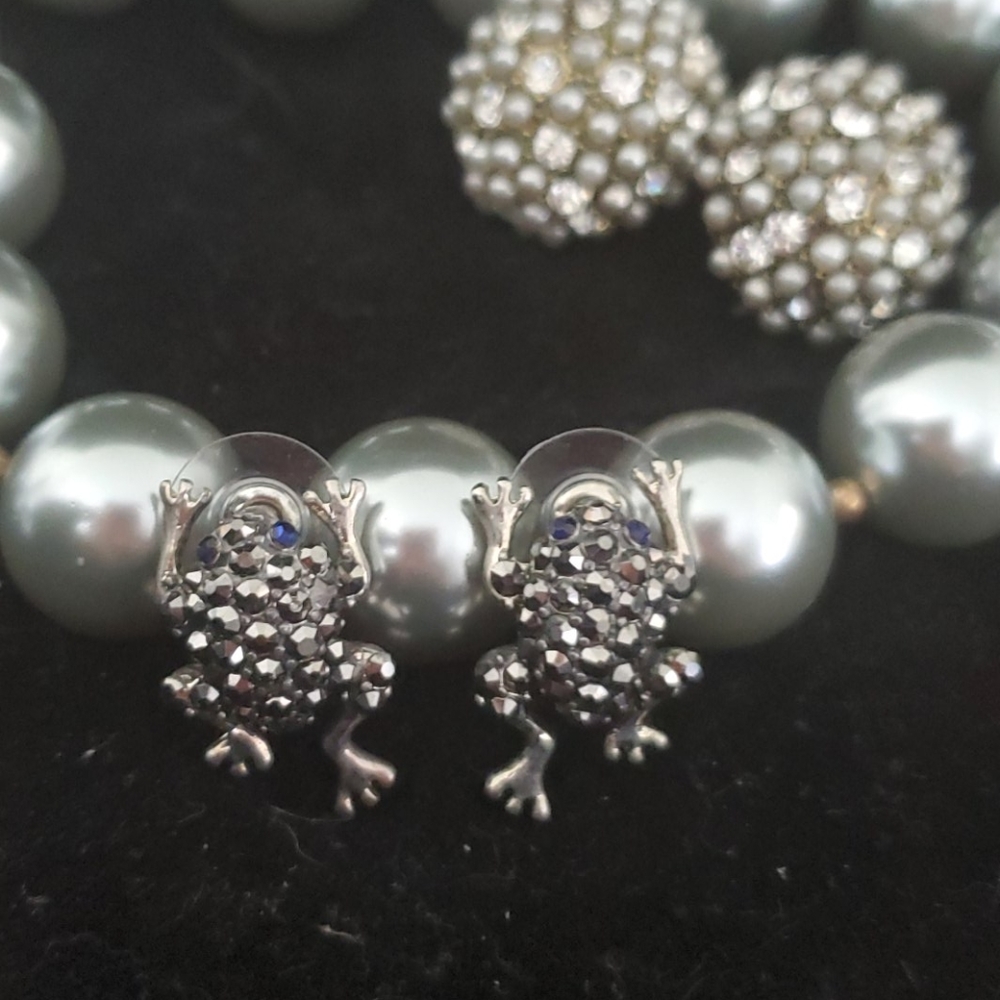 Chico's Frog earrings